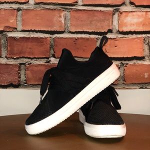 Mossimo Supply Co. Sneakers. Size 6 1/2.